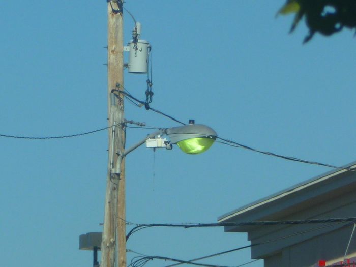 GE M-1000
1000w of good greenish MV light!
Keywords: American_Streetlights