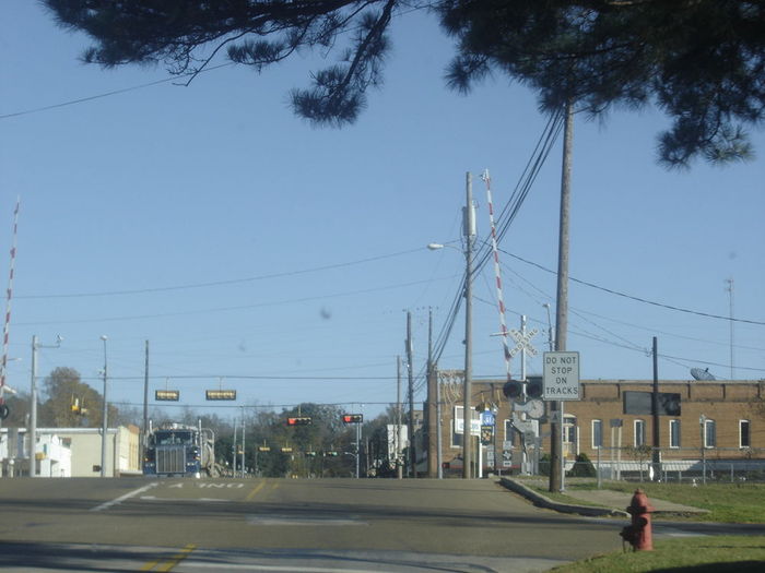 Weird Suspended Signals Scene
Winnsboro,Tx
Keywords: Traffic_Lights