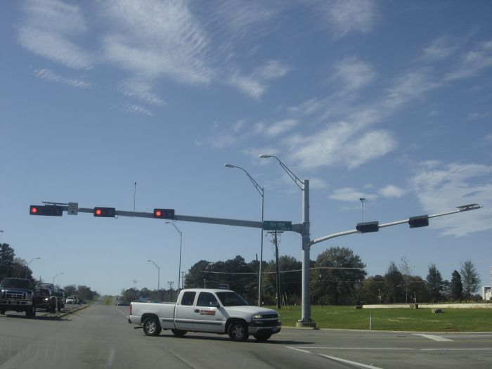 Chunky Signal Pole
Well....its Fat

its Been Eating its Spinach.


Junction of US Route 271 and State Highway 155 North of Tyler.
Keywords: Traffic_Lights