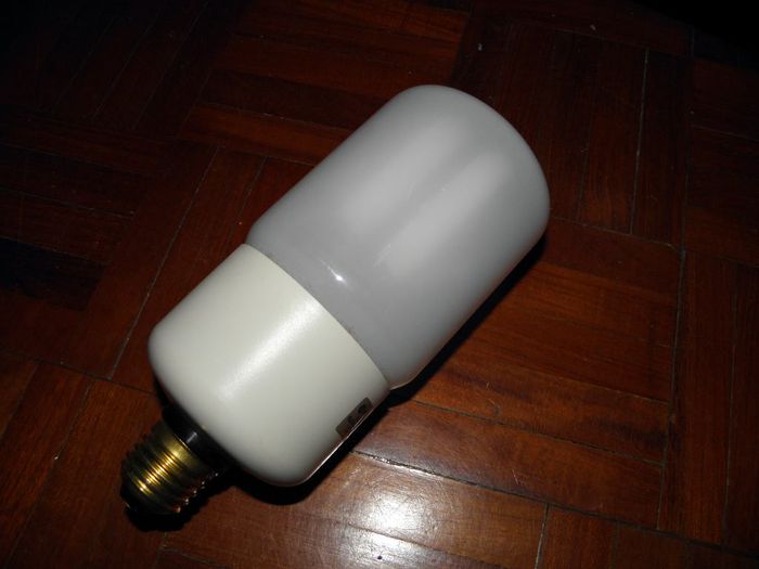 Hitachi CFL
Here's a older Hitachi preheat CFL. It's basically the 240v version of the Yorkville CFLs sold in North America. It has the same open ended question mark shaped discharge tube inside.
Keywords: Lamps