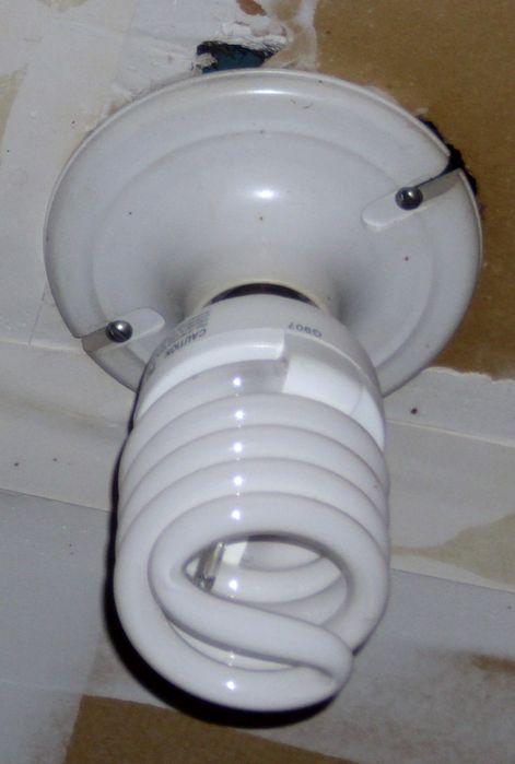 150watt CFL
150watt equivalent CFL. This is on the ceiling of a garage. 150 watts of warm white.

Keywords: Indoor_Fixtures
