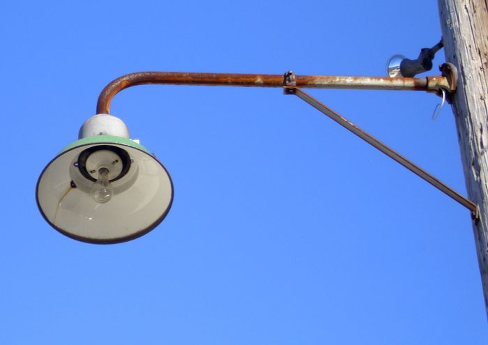 Vintage Incandescent Streetlight
Vintage Incandescent Streetlight. Out of service with vintage bulb still in there. Its on a old pole and belongs to a car shop. Its in nice shape, and has been out of service for probably 15 years. Wires have bin cut going to it. 

Keywords: American_Streetlights