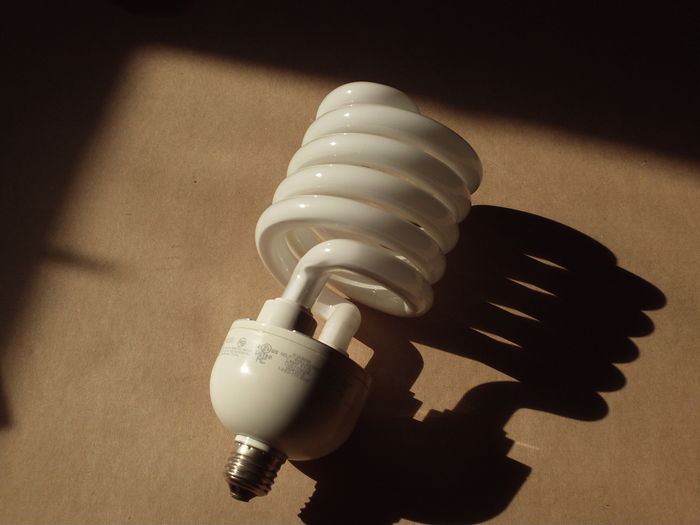 Huge 68W GE-made TCP /841 CFL.
Got this from work. The metal contact on top of the base got loose, otherwise it works fine, it is a little flickery though.
Keywords: Lamps