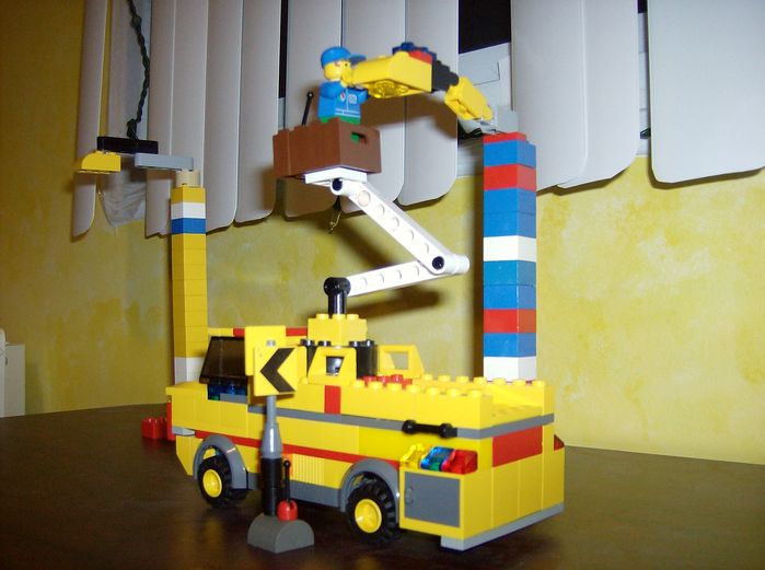 Just for the lulz... xD
From 2007! This was first a fire truck, or something like that. Then I converted it to a bucket truck. I still sorta have it but I took some parts for other projects...
Keywords: Miscellaneous