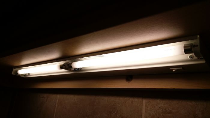 T5 F8 2 lamp undercabinet fluorescent lights in my kitchen (cover off)
Showing you the T5 F8 tubes in this fixture.
Keywords: Lit_Lighting