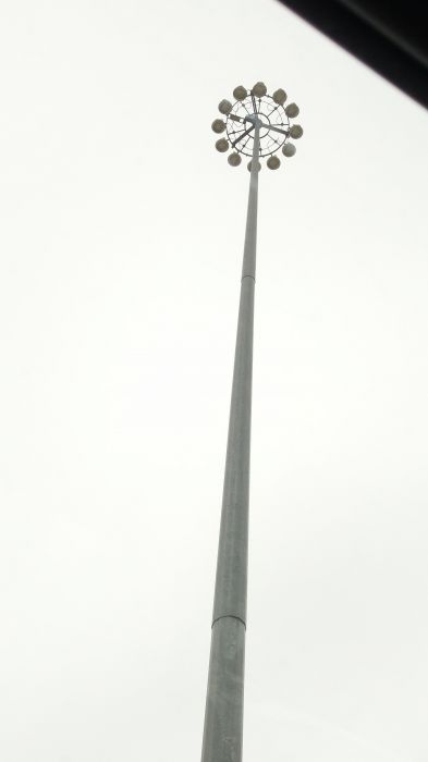 GE HMAA high mast fixtures (underside shot)
At I45, near an intersection.
Keywords: Misc_Fixtures