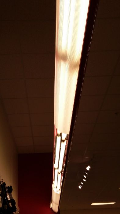 fluorescent angled side fixtures
At a TJmaxx in the Woodlands, TX.
Keywords: Lit_Lighting