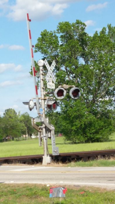 Old Railroad Crossing signals
They have LEDs in the main heads, and incandescents on the arms.
Keywords: Miscellaneous