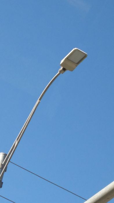 Trastar DuraLight JXM-ST Series LED Street Light
At an intersection. Some of these fixtures had failed in most intersections, which is blinking, or gone very dim. They are complete garbage!
Keywords: American_Streetlights