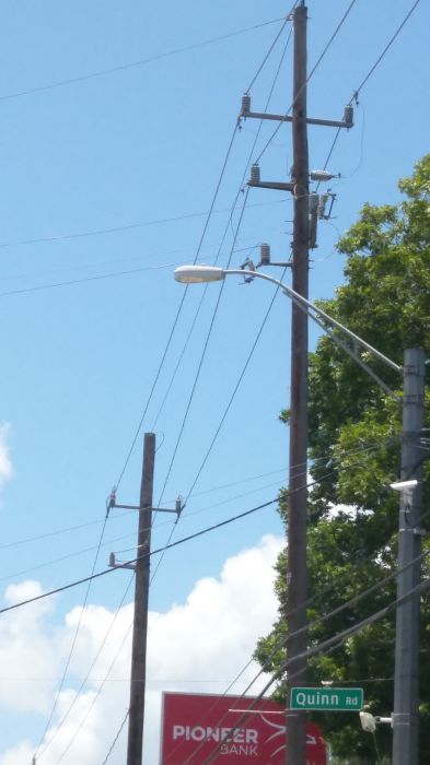 GE M400 250w HPS streetlight
At an intersection in downtown Tomball, TX.
Keywords: American_Streetlights