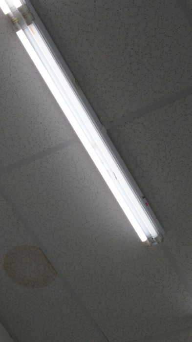 Yet another Sylvania LED tube failure
Another linear fixture that has a dead LED tube. Although, this one looks like it has a emergency ballast.
Keywords: Lit_Lighting