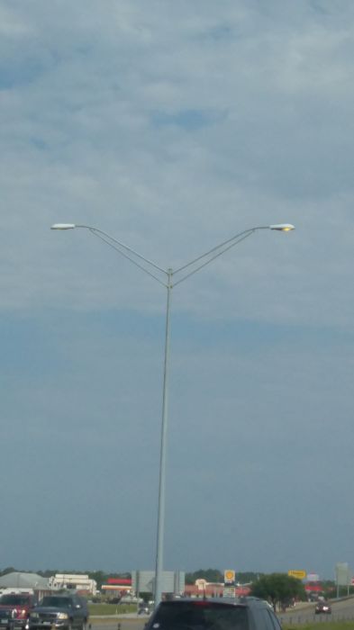 GE M400R2s FCO Version on a double arm pole
At Interstate 45, in Huntsville, TX.
Keywords: American_Streetlights