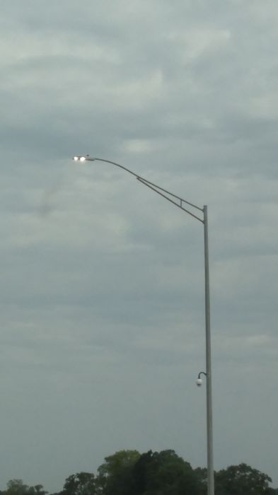 Dayburning Cooper Verdeon (A.K.A The Crap Shovel) LED streetlight
Even the medium versions are still ugly! lol

At I45, in Ennis, TX.
Keywords: American_Streetlights