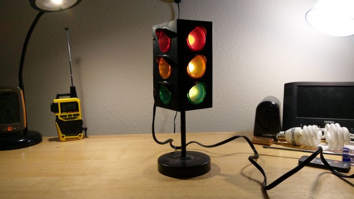 Novelty traffic light table top lamp
I found this from one of my storage bins. It does have some damage on the sides, but doesn't effect the operation of the light. Oh and in there, there's three GE 4w coated nightlight bulbs.
Keywords: Traffic_Lights
