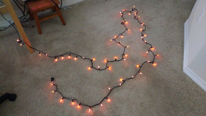 Orange LED string lights
I mostly use this when Halloween comes.
Keywords: Lit_Lighting