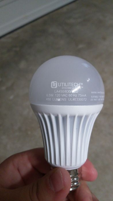 Utilitech 6.5w LED lamp
Found this in the stash of light bulbs in the garage.
Keywords: Lamps