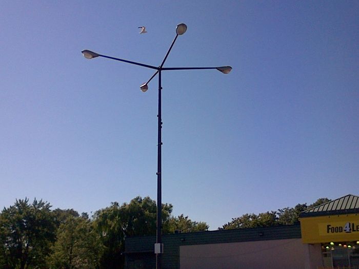 Woah look at these! M-1000's! [Gone]
I knew these were here for a long time in this plaza. 
Keywords: American_Streetlights