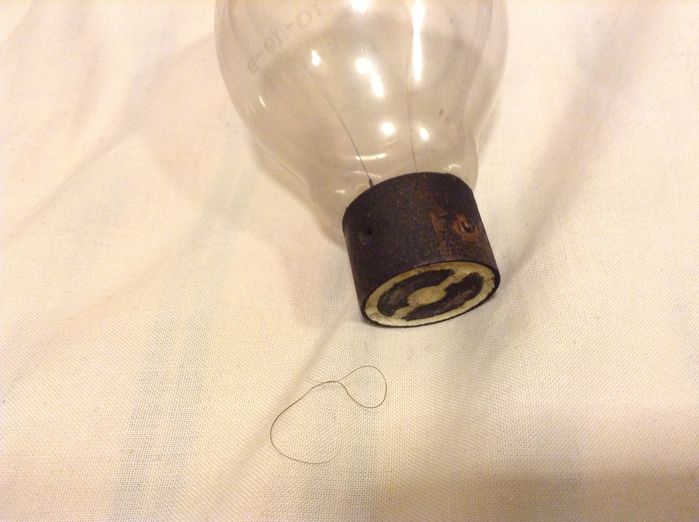 1890s carbon filment lamp
here is the cap of my 1890s lamp
Keywords: Lamps