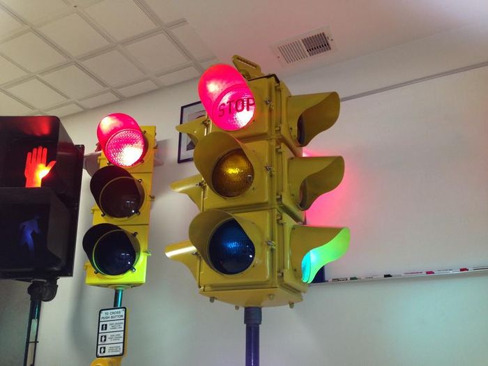 Crouse Hinds Type M
Keywords: Traffic_Lights