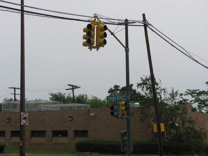 Eaglelux, Eagle, and GE
Eaglelux cluster hanging overhead, GE on the pole with a rodded Eagle pedestrian signla
Keywords: Traffic_Lights