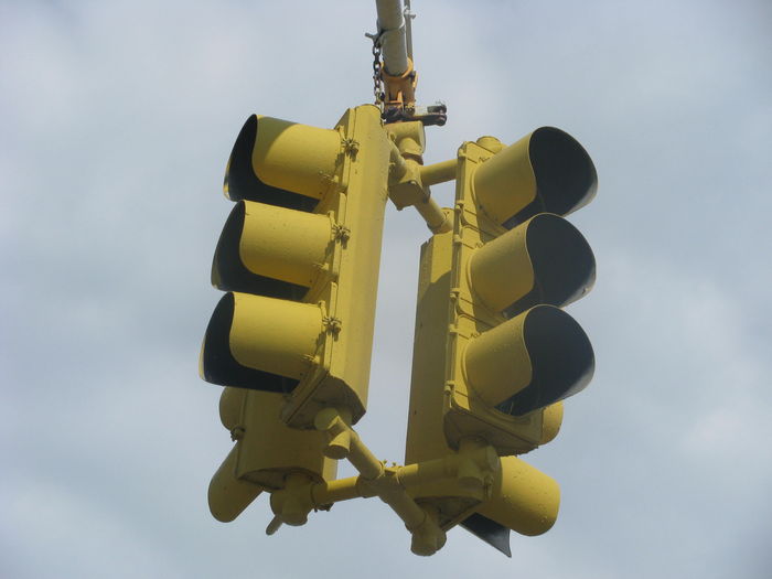 Crouse Hinds Type R cluster
In is last year of hanging
Keywords: Traffic_Lights