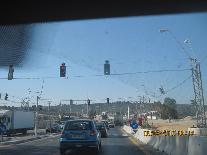 A very rare installation of traffic light in Israel
We had more hanging traffic lights in the past. But today, all of them are on posts.
They are all temporary i think.
You can also see the many vintage US GE M-400 lanterns with HPS lamps which are also temporary since this junction is in maintenance.
We have also the modern US GE M-400 in service in intercity roads.
Keywords: Traffic_Lights