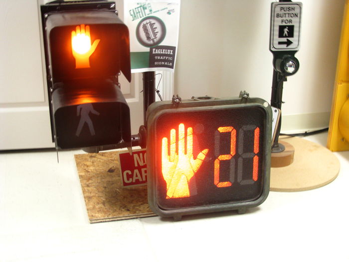 Main Street Pedestrian Signals
9 inch Eagle DuraSig

16 inch ICC/Quixote LED Countdown
Keywords: Traffic_Lights