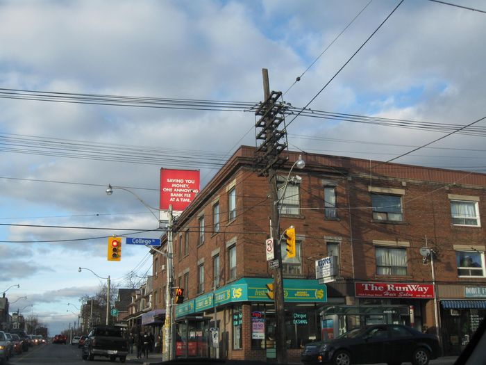 Yikes!
Toronto really has some old infrastructure!
Keywords: American_Streetlights