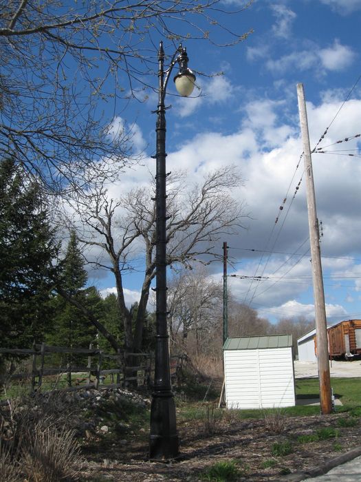 Old Street Light
Here is a old light from Detroit, we restored it and it now works!
Keywords: American_Streetlights