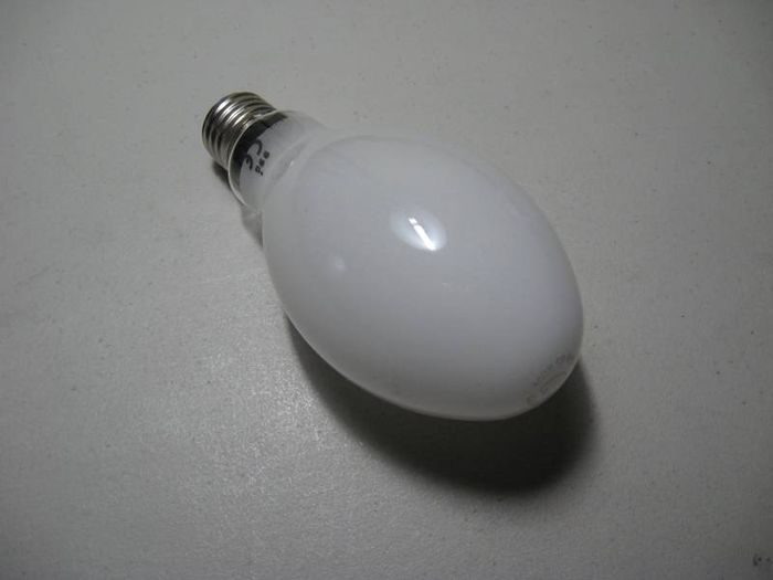 EYE 100 watt Self Ballasted Mercury Vapor Lamp
100 watt Self Ballasted (Blended) Mercury Vapor Lamp by Toyko, Japan based Iwasaki Electric
Keywords: Lamps