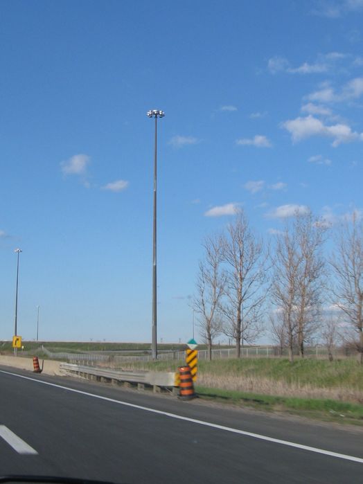Useless Highmast
Here is a highmast that was installed in a farm field, it has to light the entire 10 lanes to the left of it! Which doesn't work very well.
Keywords: American_Streetlights