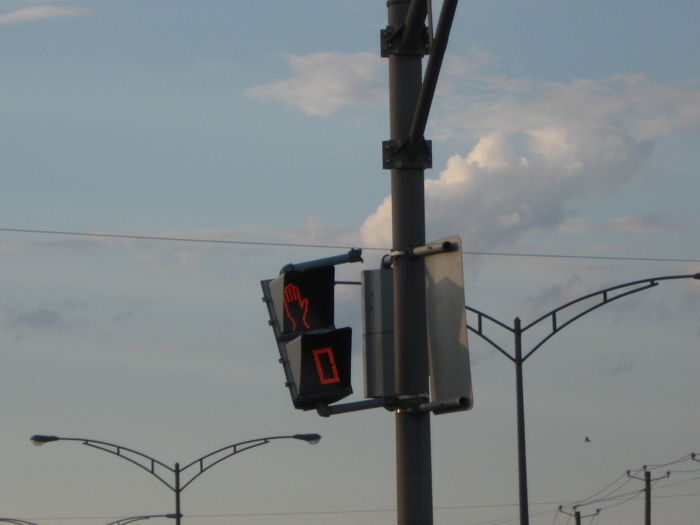 Broken Signal Mount
This was in Brossard Quebec near my hotel, it didn't get fixed during the whole five days I was there!
Keywords: Traffic_Lights