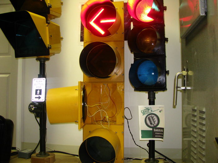 I like my LEDs thin
GE GT-1 arrow set. These are the thinnest modules available
Keywords: Traffic_Lights