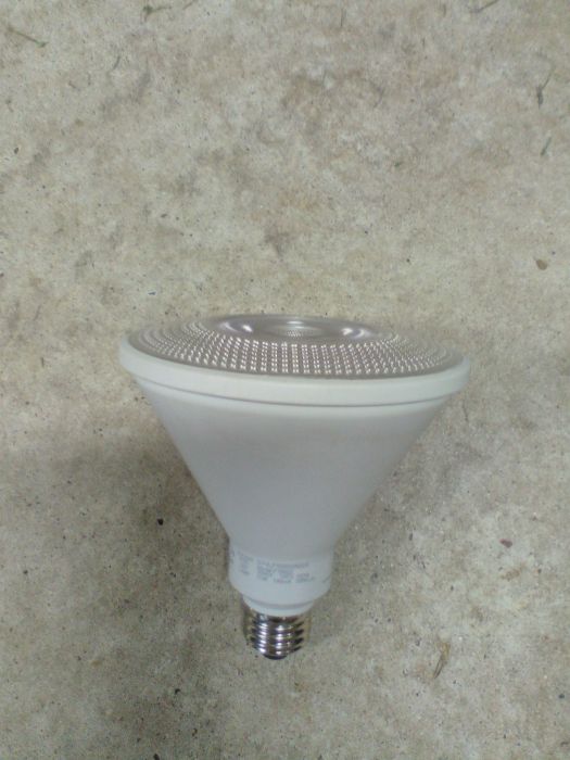 Great Value 11w LED PAR38 Flood lamp
Found this also in the stash of bulbs.
Keywords: Lamps