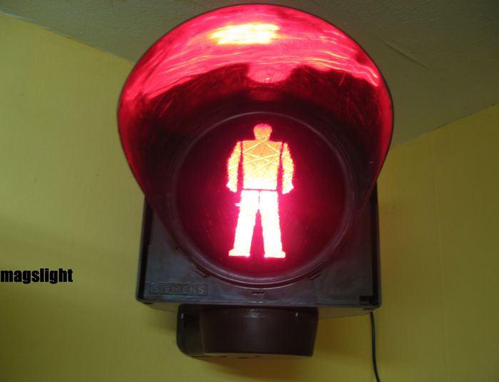 my traffic light with red glass and westman
blink light
Keywords: Traffic_Lights