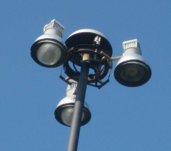 3 lamp MH highmast
Found along Route 175 as part of the I-95 lighting in MD
Keywords: American_Streetlights