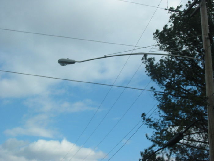 Bent arms
Her ya' go Jace these are PECO arms there intenionaly bent so if the pole is not exactly at the intersection the light will. about  a 20 foot arm.With an American Electric 125, 400 watt hps. Ill try too get a better pic soon.
Keywords: American_Streetlights