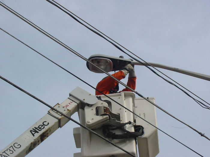 New AE 115 
Well say goodby to ALL mercs in my area all are being changed over to HPS. I managed to save a couple near my house. supprising though they went from 100-175 watt mercuries to 70 watt HPS this lineman is changing the light on my corner. Nice guy.
Keywords: American_Streetlights