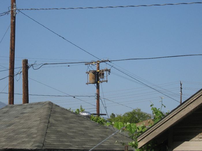 Oneonta Alley Series Regulator and Oil Switch
Series regulator and oil switch in the Oneonta Alley in South Pasadena taken from a buddy's backyard three houses away. 
Keywords: Gear