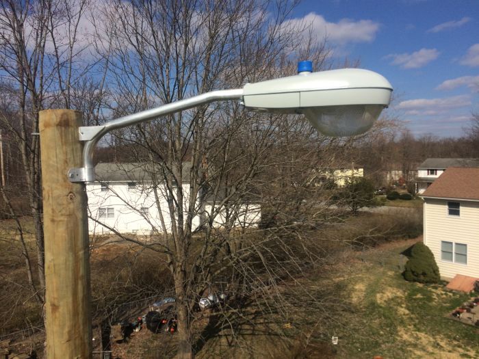 GE MDRL 150 watt hps @ 240 volts 
For 150 watts this fixture sure does light the yard up nicely. I just installed this one the other day 
Keywords: American_Streetlights