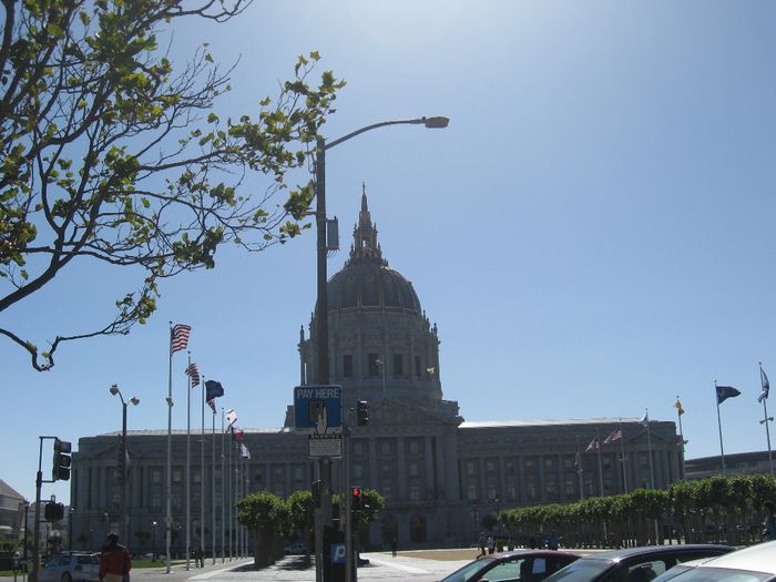 BetaLED "The Edge"
...with San Francisco City Hall in the background
Keywords: American_Streetlights