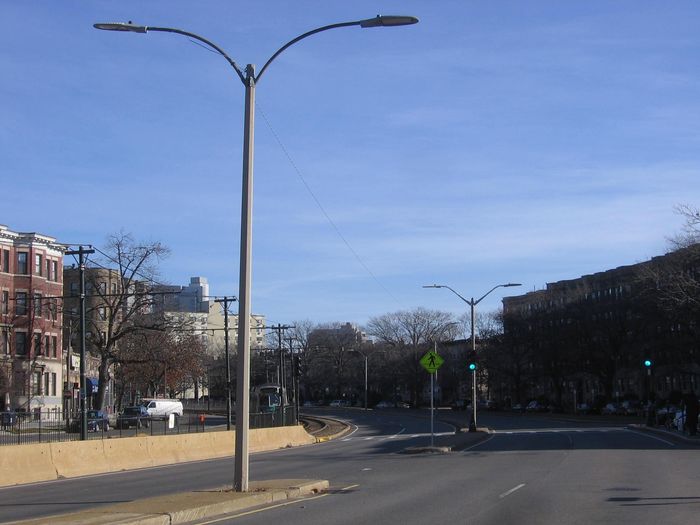 Philips Hadco RX2s on Commonwealth Avenue
AAUGH! The LEDS have now dominated Commonwealth Avenue in Boston, MA!
Keywords: American_Streetlights