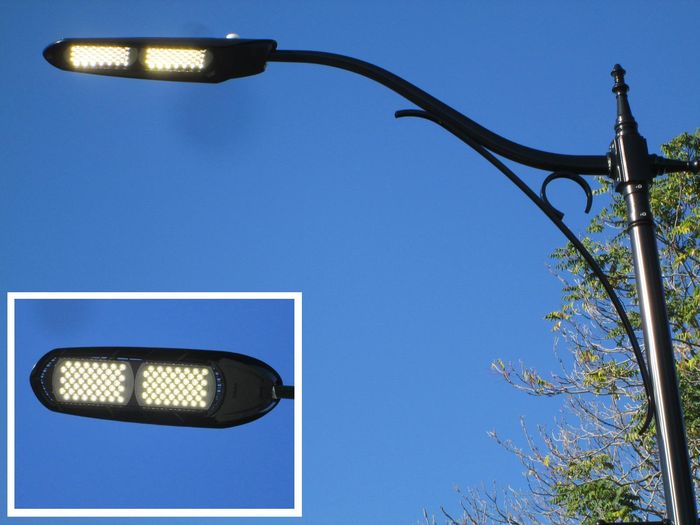 Philips Lumec Roadstar GPLM
From Somerville, MA
Keywords: American_Streetlights