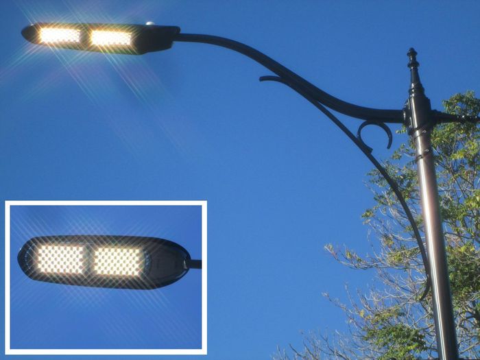 Philips Lumec Roadstar GPLM
From Somerville, MA
Keywords: American_Streetlights