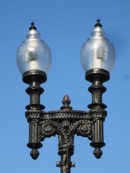 King Luminaire K118 Light Posts
From Back Bay, Boston, MA
Keywords: American_Streetlights