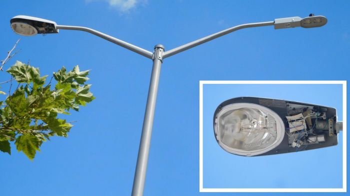 Left: General Electric M400R3; Right: Cooper Lighting Verdeon
From Braintree, MA
Keywords: American_Streetlights