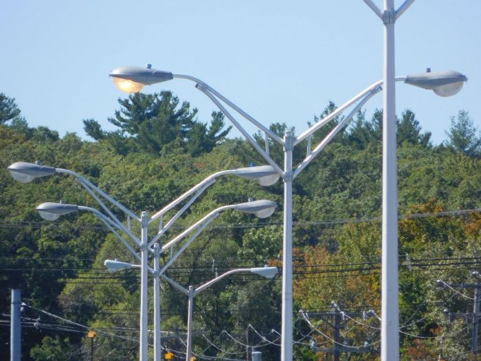 General Electric M400A2s Galore
From Burlington, MA
Keywords: American_Streetlights