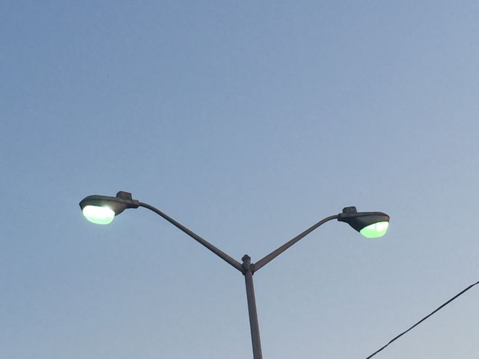Revere 2700 Superoval Streetlights
Took this photo back in August 2017 but these lights are still here as of making this post.
I think these lights were retrofitted with metal halide gear.
Keywords: American_Streetlights