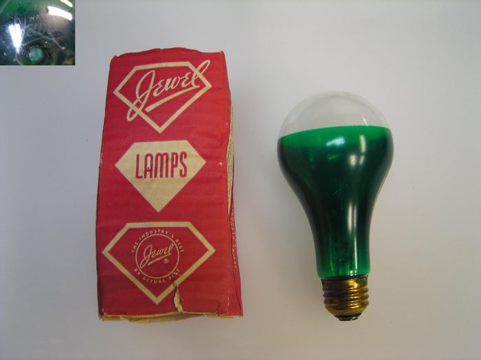 Jewel 75w Color-Tone
Duro-Test made lots of these colored neck bulbs under several names such as Jewel, Luxor, etc. This one was made in '69. NOS, but there are a few spots of cracks in the green paint. I dunno how Jewel used the Color-Tone name, it was a Westinghouse and later a Philips trademark.
Keywords: Lamps