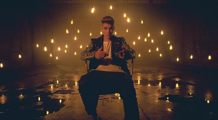 Justin Bieber with vintage looking light bulbs
From the music video to the song "All That Matters"

Yes, i do love Justin Bieber
Keywords: Lights_Camera_Action